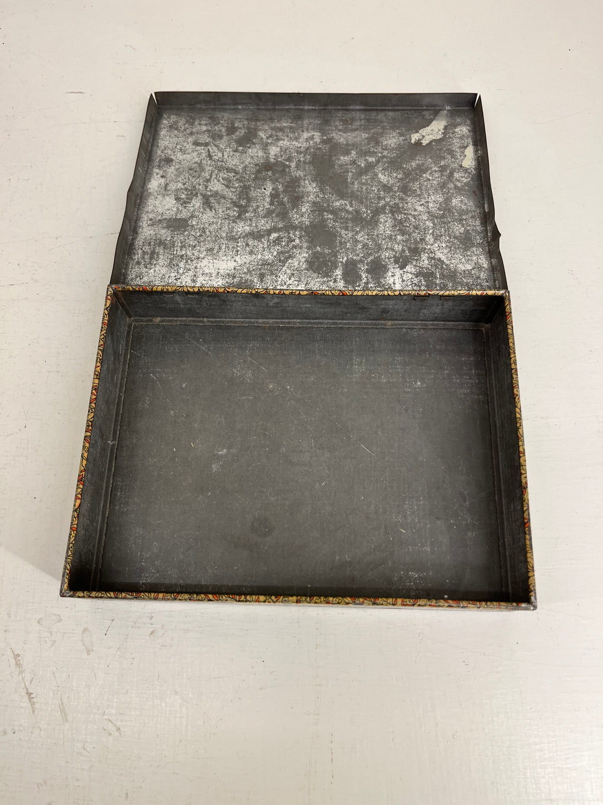 Suttons Seeds Tin